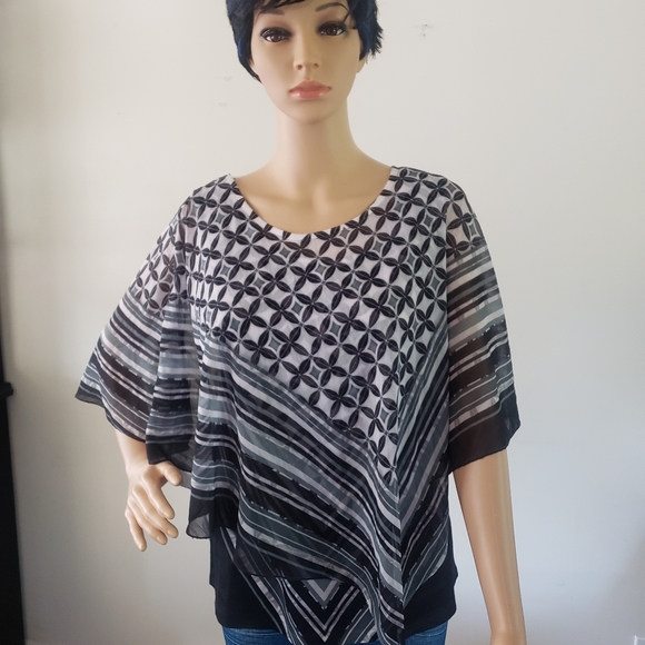 HOST PICK ππ FABULOUS KNIT TANK TOP AND PONCHO - Picture 2 of 5